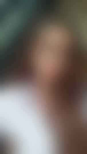 7 Potret Aura Kasih Pakai Seragam SMA