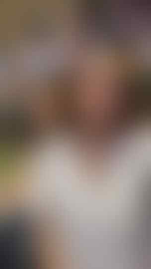 7 Potret Aura Kasih Pakai Seragam SMA