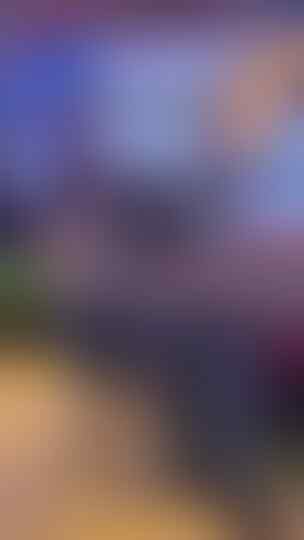 7 Potret Aura Kasih Pakai Seragam SMA