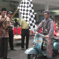 naiki-vespa-ke-benua-asia-eropa-demi-budaya-indonesia