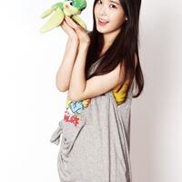 505005106050976-iu--510605164851008-lee-ji-eun---official-thread
