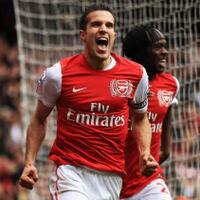 di-puja-lalu-di-benci--pemain-arsenal