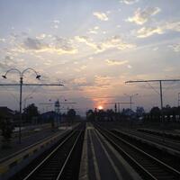 indahnya-momen-matahari-terbit-di-stasiun-kutoarjo