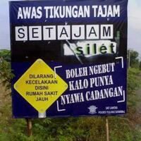 rambu-lalu-lintas-kurang-ditaatiakhirnya-polisi-pajang-banner-ini-sadis-gan