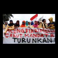 digoyang-bupati-aceng-siapkan-massa-tandingan