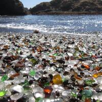 pantai-pantai-dengan-warna-pasir-menawan