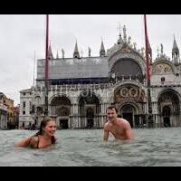 glodok-banjir--bule-main-selacar