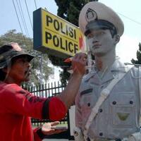 apa-yg-anda-pikirkan-ketika-mendengar-kata-polisi