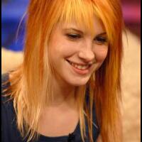 982997349829-lounge-of-hayley-williams-vokalis-paramore-fans-masuk-982997349829