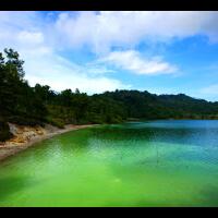 4-danau-berwarna-di-indonesia
