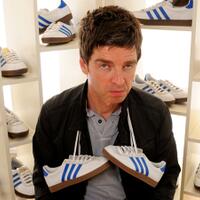 mantan-pentolan-oasis-lelang-sepatu-adidas-rancangannya