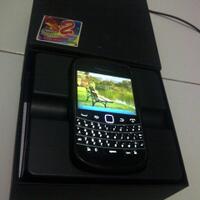 dijual-gan-blackberry-dakota-9900-warna-hitam-garansi-2-tahun