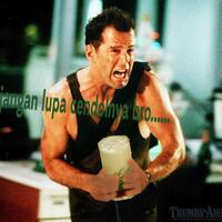 foto-saat-pistol-berubah-jadi-jempol---lucu-gan