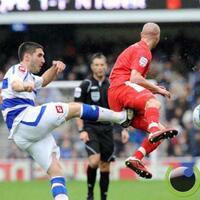 10-foto-konyol-pemain-sepakbola-di-lapangan-hijau