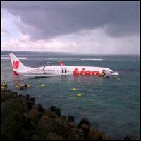 kecelakaan-pesawat-lion-air-jatuh-di-landasan-pacu-bagian-barat-bandara-ngurah-rai