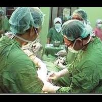 kenapa-baju-operasi-dokter-berwarna-hijau