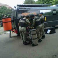 mahasiswa-ui-iseng-berulah--april-mop--gegana-berdatangan