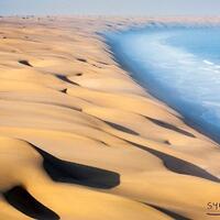 keren-gan-padang-pasir-ini-berbatasan-langsung-dengan-pantai