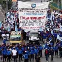 demo-1-mei-long-march-dari-tangerang-ke-istana-buruh-minta-maaf-bila-bikin-macet