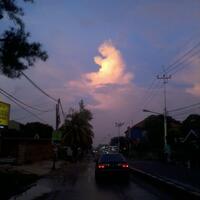 foto-awan-diatas-pemakaman-uje-ternyata-hoax