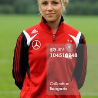 sylvia-arnold-pesepakbola-tercantik-di-germany