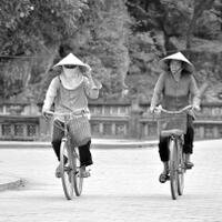 share-foto-foto-trip-ane-ke-hanoi-dalam-format-b-w