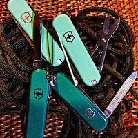 tempat-pamerin-semua-koleksi-pisau-lo-semua