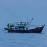 kapal-pukat-malaysia-lagi-lagi-ditangkap-kuras-ikan-di-perairan-indonesia