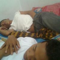 posisi-tidur-hot-anak-kost-di-ranjang-ngakakbb-dikit