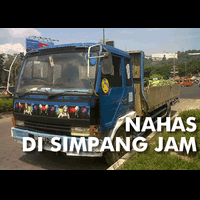 nahas-di-simpang-jam-truk-fuso-hajar-empat-mobil-dan-satu-pedagang-tewas-terlindas