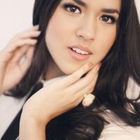 polling--dian-sastro-vs-raisa-cantikan-mana-gan