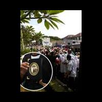 ratusan-orang-menantri-mendapatkan-rupernir-40hari-alm-ustad-uje