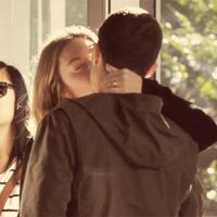 bayar-kopi-dengan-ciuman-di-cafe-ini-wow