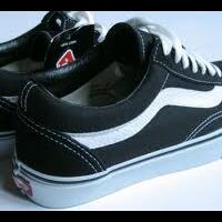 brand-sepatu-yang-agan-pakai-tiap-hari