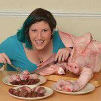 gadis-ini-hobi-makan-organ-binatang-gan-serem