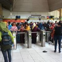 hari-pertama-tiket-progresif-krl