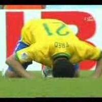 cetak-gol-pemain-timnas-brasil-ini-sujud-syukur