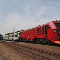 lokomotif-cc-300-tahan-banjir-buatan-indonesia-gan-by-pt-inka