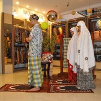 ukiran-indah-di-atas-sendal-swallow