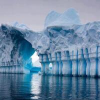 fenomena-alam-blue-iceberg-yang-menakjubkan