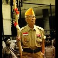 10-karakter-anime-yang-menggunakan-senjata-unik