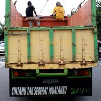 kalimat-kalimat-mutiara-kocak-pada-truk-trailer-angkot-pelampiasan-para-supir