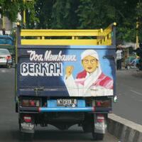 kalimat-kalimat-mutiara-kocak-pada-truk-trailer-angkot-pelampiasan-para-supir
