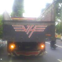 kalimat-kalimat-mutiara-kocak-pada-truk-trailer-angkot-pelampiasan-para-supir