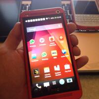 official-lounge-super-simply-smartphone-htc-one