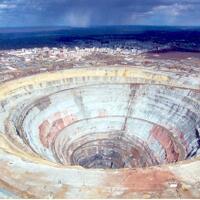 keren-10-monumen-megah-yang-terukir-di-atas-gunung-batu