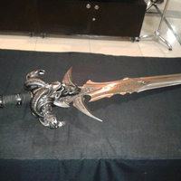 ketika-senjata-tokoh-game-dan-anime-dibuat-menjadi-nyata