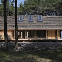 rumah-ini-terbuat-dari-rumput-laut