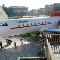 boeing-747-super-jet-jumbo-diubah-menjadi-sebuah-hotel-unik-dan-menarik