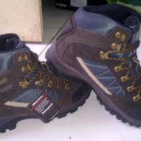 all-about-sepatu-trekking